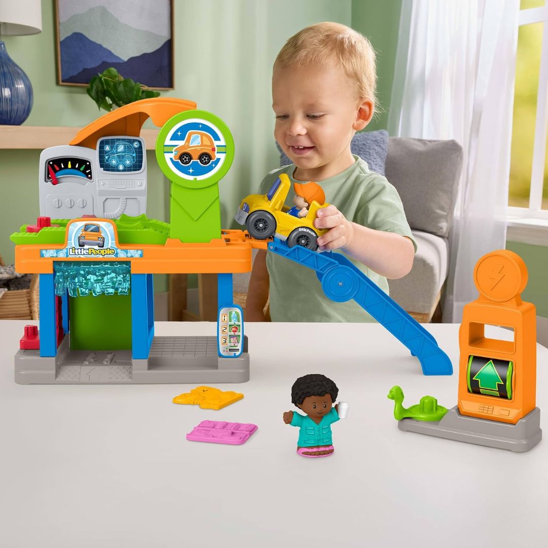 Fisher Price Little People Fillin' Fun Service Station Playset