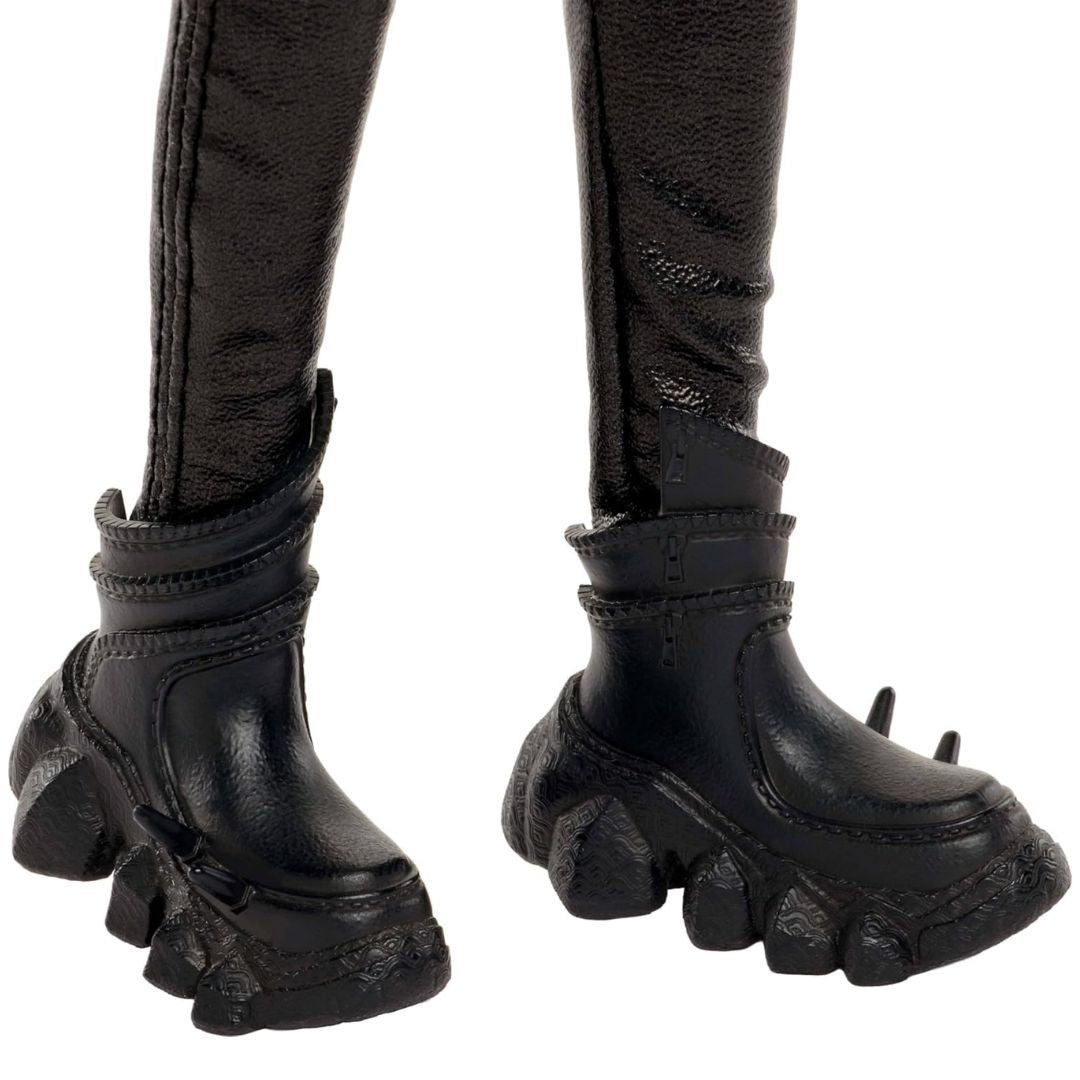 KPop Demon Hunters Huntr/X Rumi Deluxe Fashion Doll