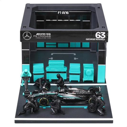 Bburago 1:43 Mercedes W16 George Russell Pit Pass Diorama Playset