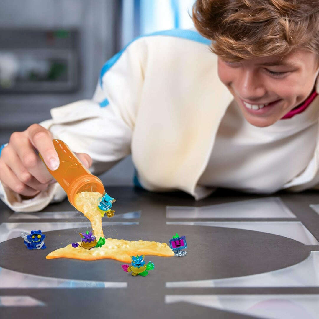 Toys N Tuck:MrBeast Lab Swarms Lab 5-Pack Atomic Series,MrBeast