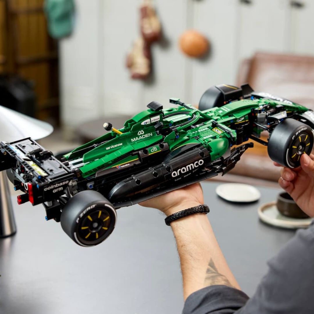 Lego 42240 Technic Aston Martin AMR25 F1 Car