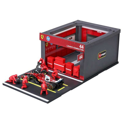 Bburago 1:43 Ferrari SF-25 Hamilton Pit Pass Diorama