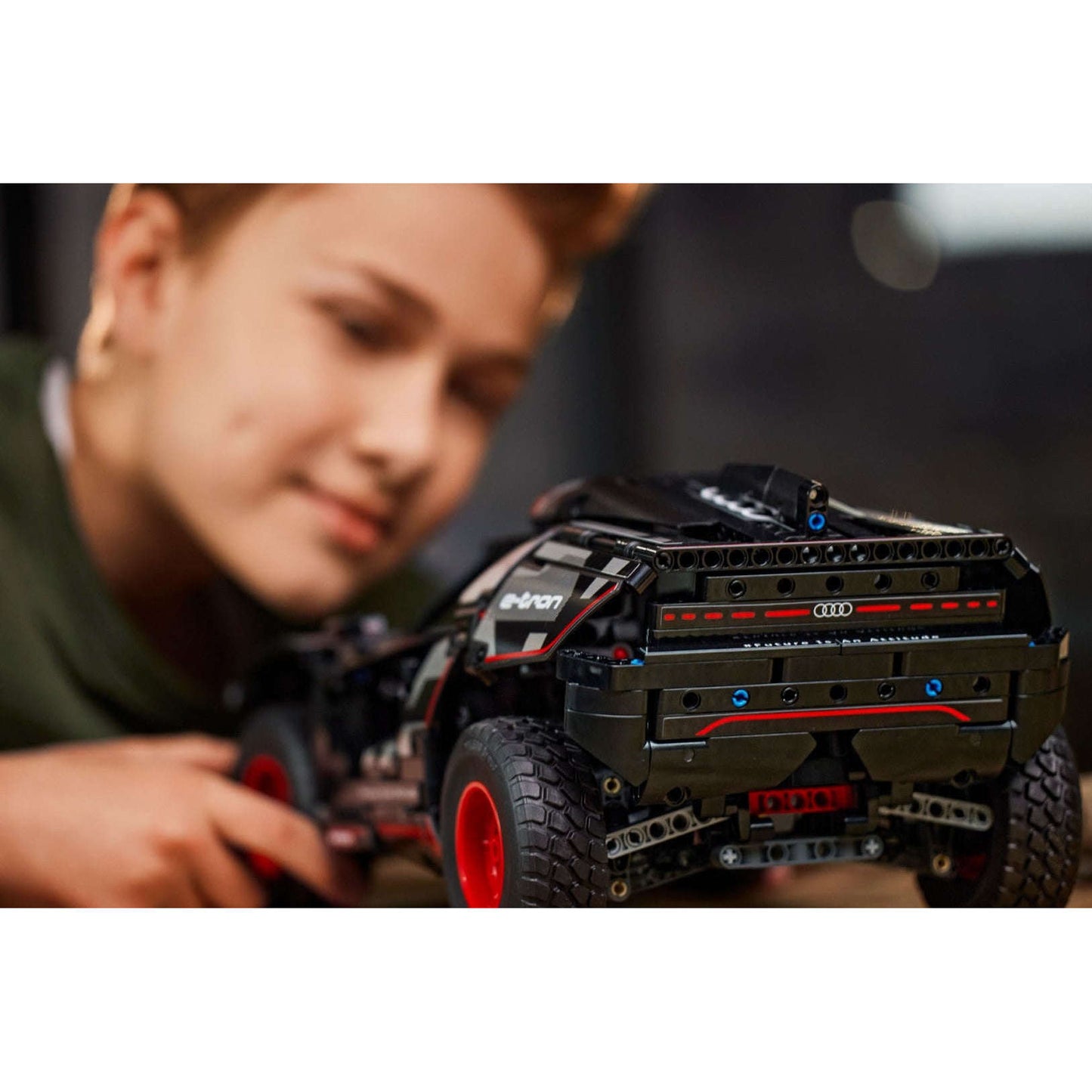 Toys N Tuck:Lego 42160 Technic Audi RS Q e-tron,Lego Technic