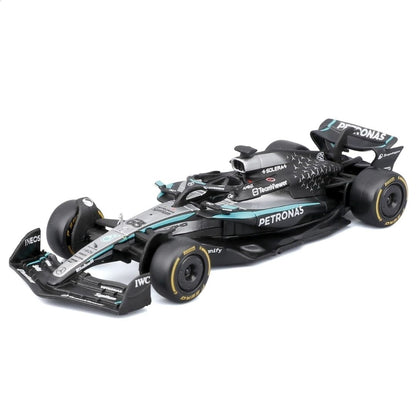 Bburago 1:43 Mercedes W16 George Russell Pit Pass Diorama Playset