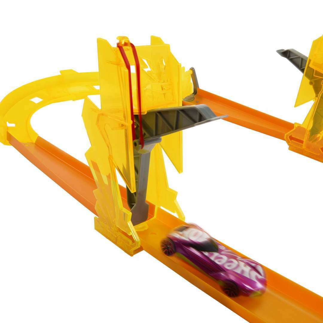 Toys N Tuck:Hot Wheels Track Builder Lightning Boost Pack,Hot Wheels