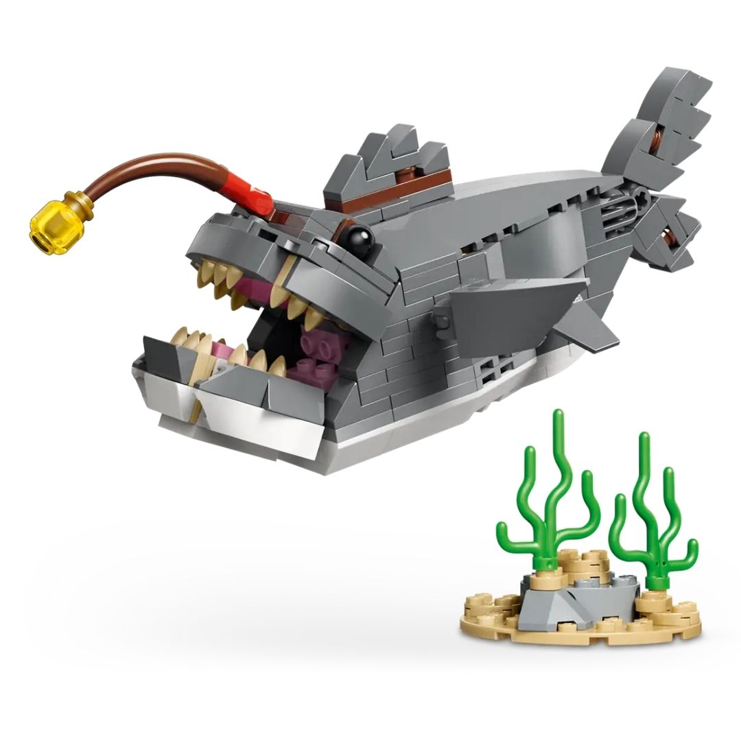 Lego 31381 Creator Fierce Shark with a Treasure Chest