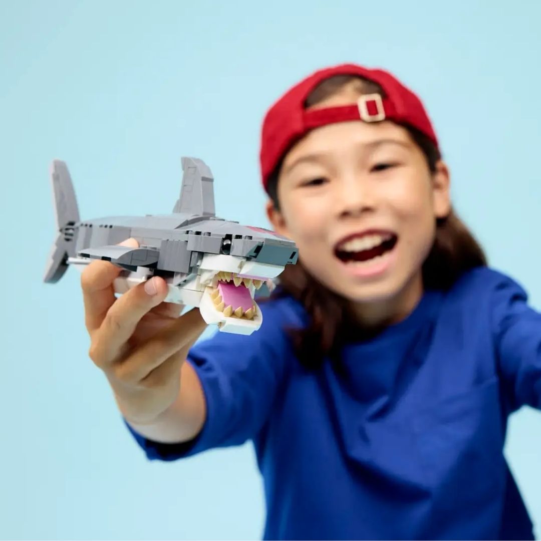 Lego 31381 Creator Fierce Shark with a Treasure Chest