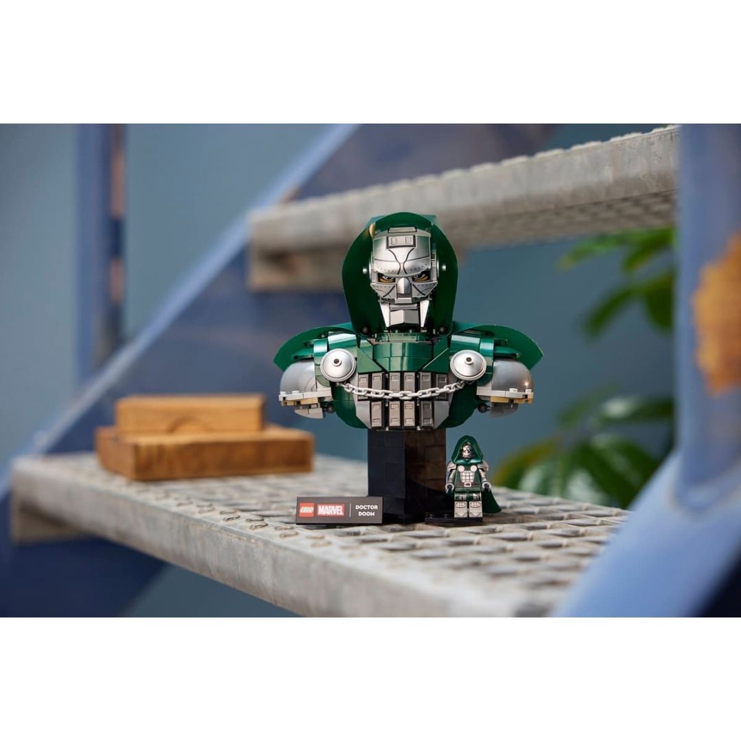 Lego 76345 Marvel Doctor Doom Bust