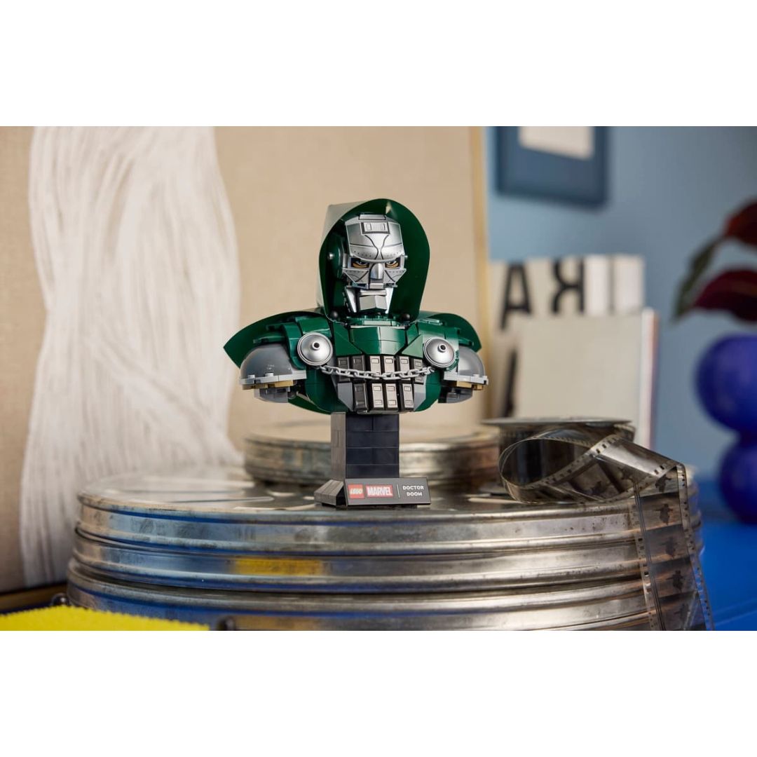 Lego 76345 Marvel Doctor Doom Bust