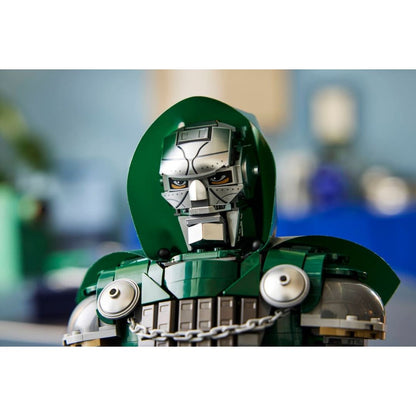 Lego 76345 Marvel Doctor Doom Bust
