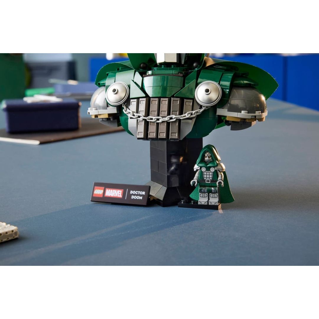 Lego 76345 Marvel Doctor Doom Bust