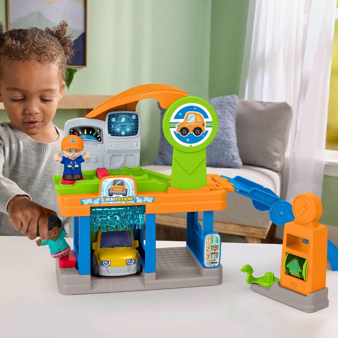 Fisher Price Little People Fillin' Fun Service Station Playset