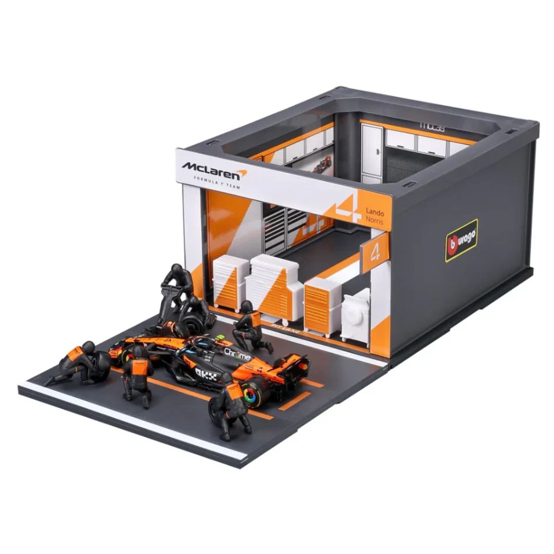 Bburago 1:43 McLaren MCL39 Lando Norris Pit Pass Diorama Playset