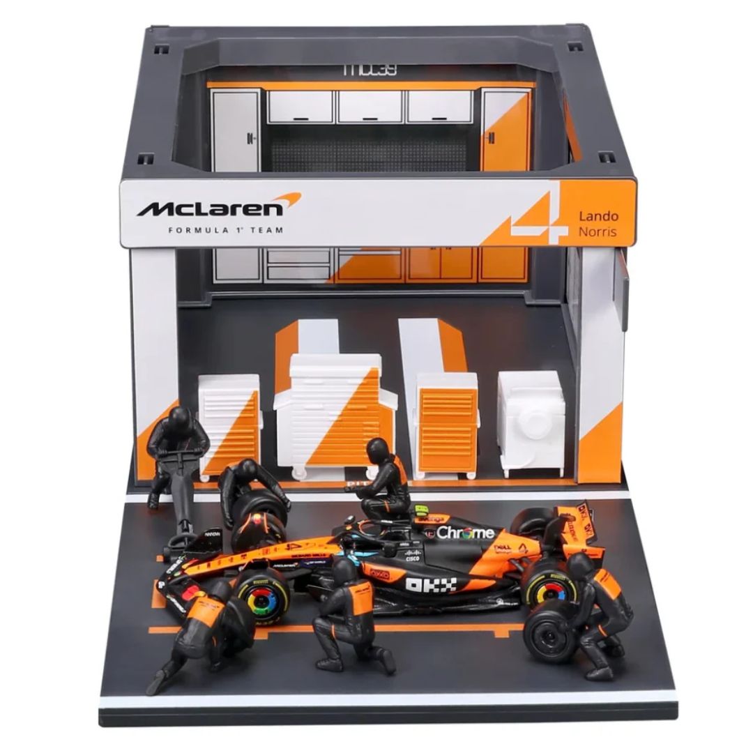 Bburago 1:43 McLaren MCL39 Lando Norris Pit Pass Diorama Playset