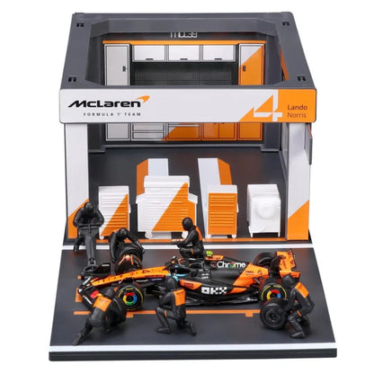 Bburago 1:43 McLaren MCL39 Lando Norris Pit Pass Diorama Playset