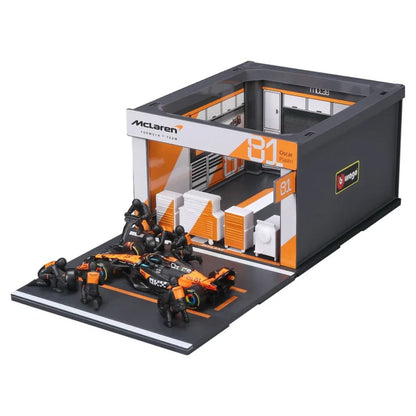 Bburago 1:43 McLaren MCL39 Oscar Piastri Pit Pass Diorama Playset